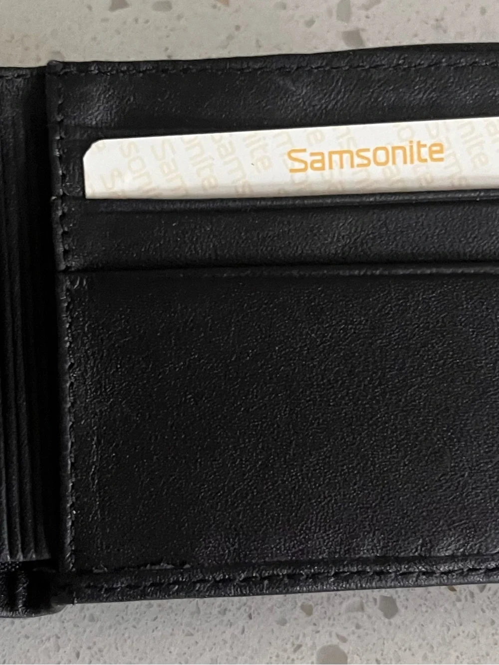 Men’s Samsonite bifold wallet.